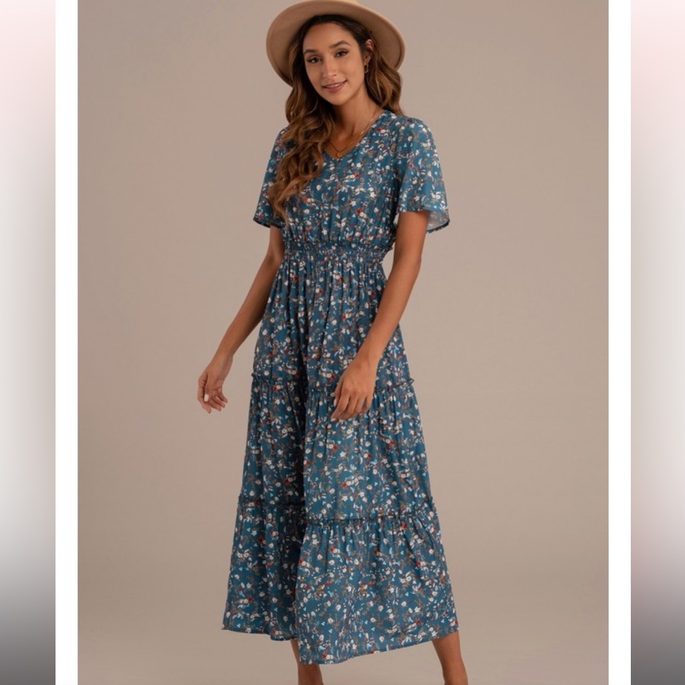 Petallush Floral Short Sleeve V Neck Tiered Maxi Dress (L)
